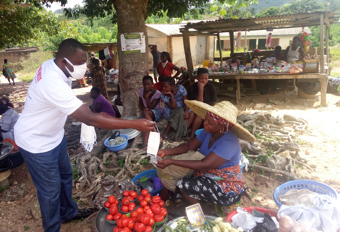 Ho West District Chief Executive Distributes Nose Masks At Vane Market